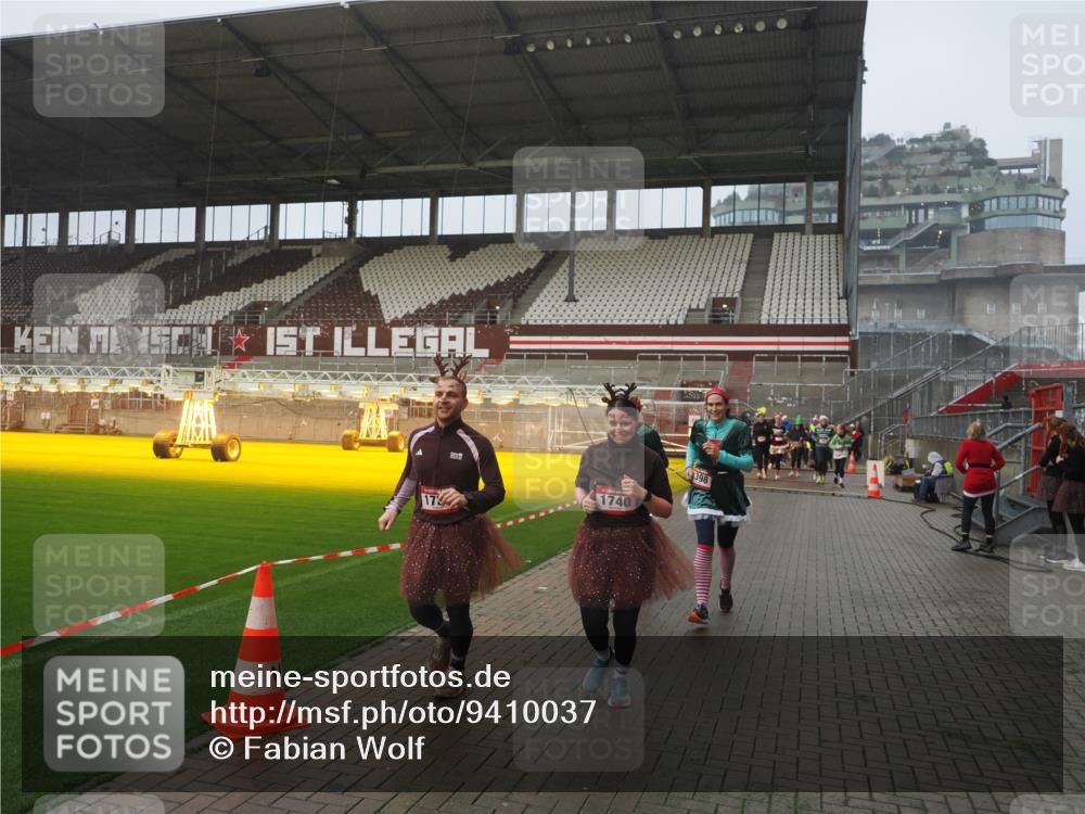 07.12.2025 - St. Pauli X-Mass-Run No. 15 Fabian Wolf http://msf.ph/oto/9410037 07.12.2025 11:10:27 Ziel 30, 31, 42, 49, 53, 134, 980, 1298, 1299, 1398, 1692, 1694, 1697, 1739, 1740, 2371 meine-sportfotos.de