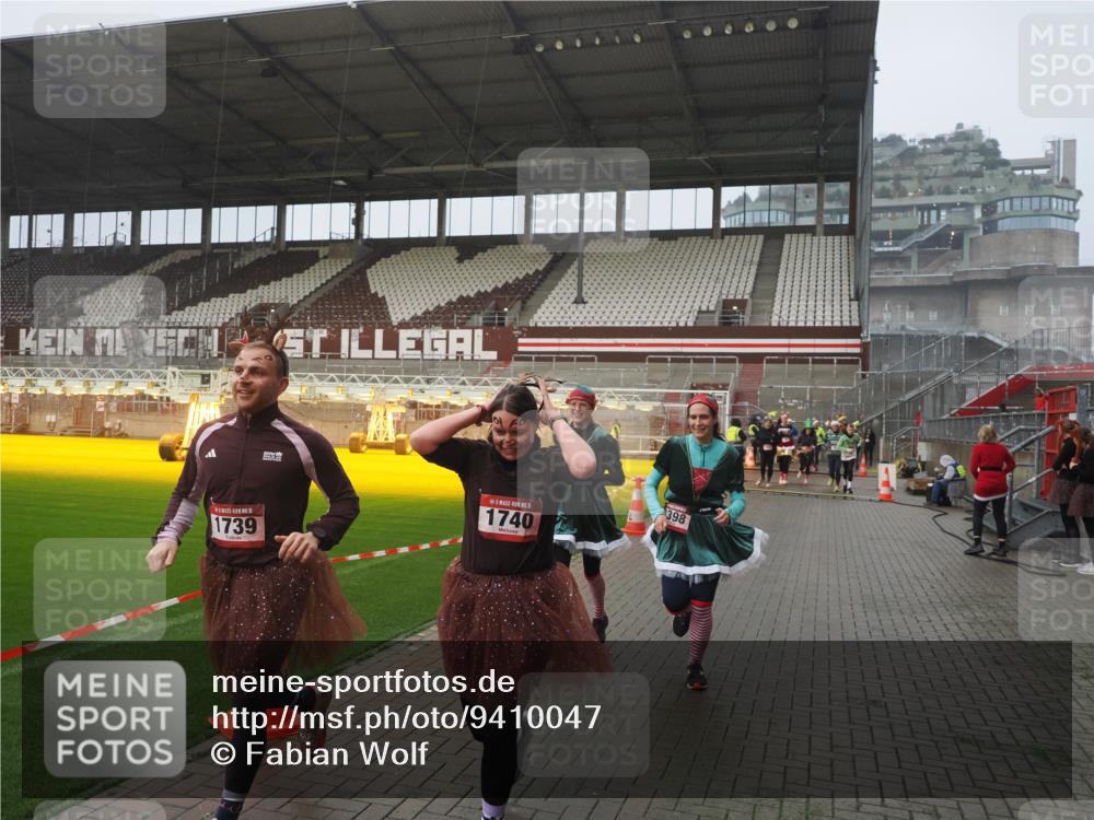 07.12.2025 - St. Pauli X-Mass-Run No. 15 Fabian Wolf http://msf.ph/oto/9410047 07.12.2025 11:10:27 Ziel 30, 31, 42, 49, 53, 134, 980, 1298, 1299, 1398, 1692, 1694, 1697, 1739, 1740, 2371 meine-sportfotos.de