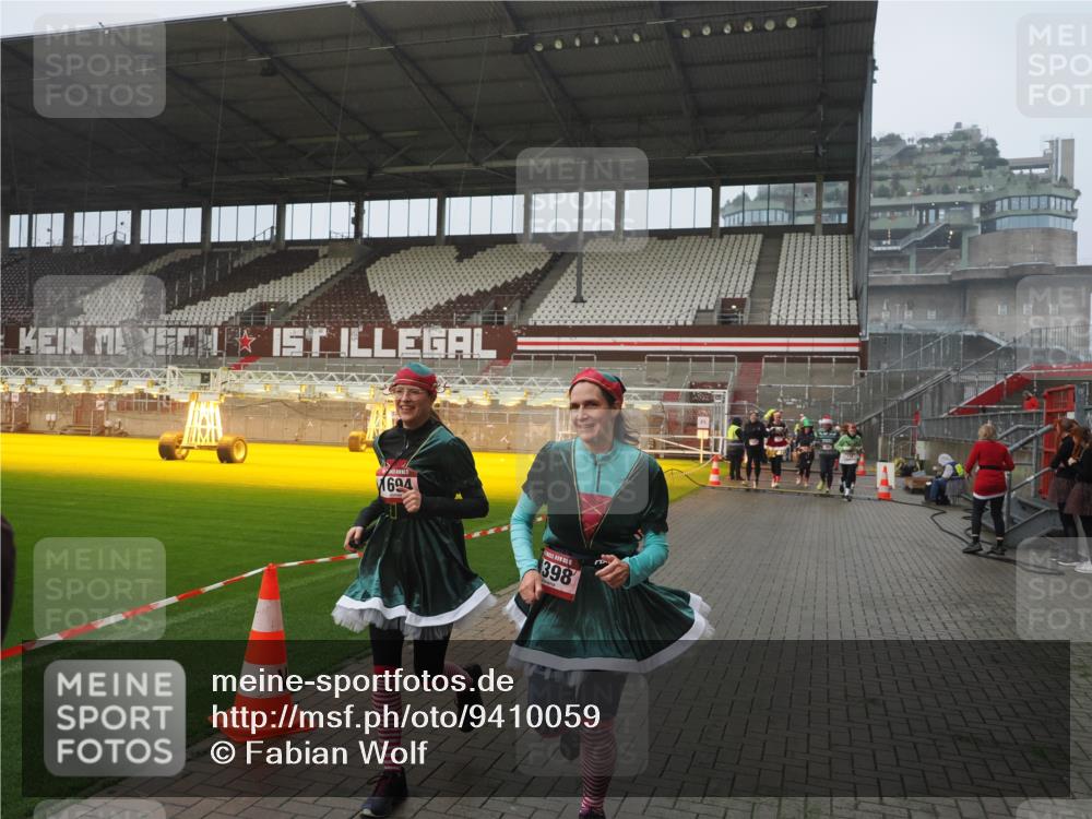 07.12.2025 - St. Pauli X-Mass-Run No. 15 Fabian Wolf http://msf.ph/oto/9410059 07.12.2025 11:10:28 Ziel 30, 31, 42, 49, 53, 134, 980, 1298, 1299, 1398, 1692, 1694, 1697, 1739, 1740, 2371 meine-sportfotos.de