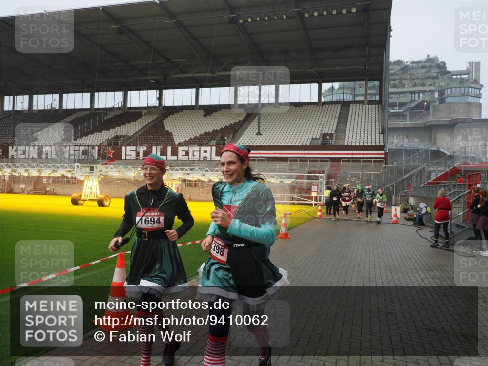 07.12.2025 - St. Pauli X-Mass-Run No. 15 Fabian Wolf http://msf.ph/oto/9410062 07.12.2025 11:10:28 Ziel 30, 31, 42, 49, 53, 134, 980, 1298, 1299, 1398, 1692, 1694, 1697, 1739, 1740, 2371 meine-sportfotos.de