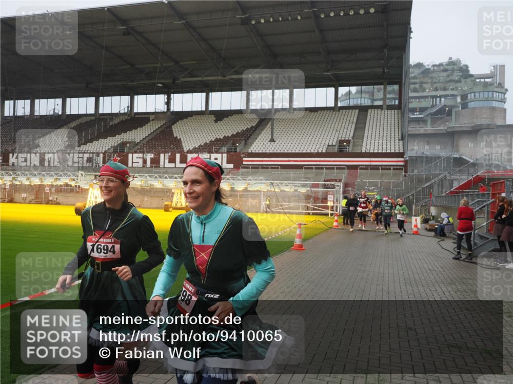 07.12.2025 - St. Pauli X-Mass-Run No. 15 Fabian Wolf http://msf.ph/oto/9410065 07.12.2025 11:10:29 Ziel 30, 31, 42, 49, 53, 122, 134, 980, 1298, 1299, 1398, 1692, 1694, 1697, 1739, 1740, 2371, 3124, 3136 meine-sportfotos.de