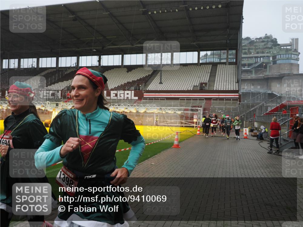 07.12.2025 - St. Pauli X-Mass-Run No. 15 Fabian Wolf http://msf.ph/oto/9410069 07.12.2025 11:10:29 Ziel 30, 31, 42, 49, 53, 122, 134, 980, 1298, 1299, 1398, 1692, 1694, 1697, 1739, 1740, 2371, 3124, 3136 meine-sportfotos.de