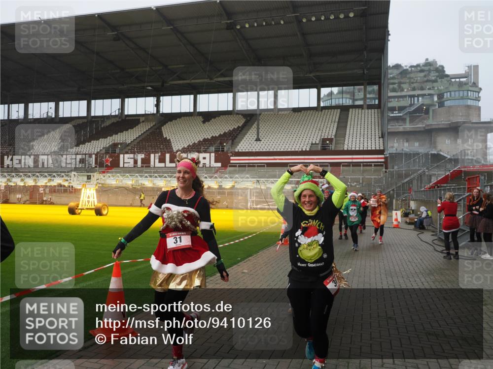 07.12.2025 - St. Pauli X-Mass-Run No. 15 Fabian Wolf http://msf.ph/oto/9410126 07.12.2025 11:10:36 Ziel 29, 30, 31, 49, 53, 122, 134, 745, 1064, 1066, 1298, 1380, 1398, 1626, 1692, 1694, 1697, 1739, 1740, 3124, 3136 meine-sportfotos.de