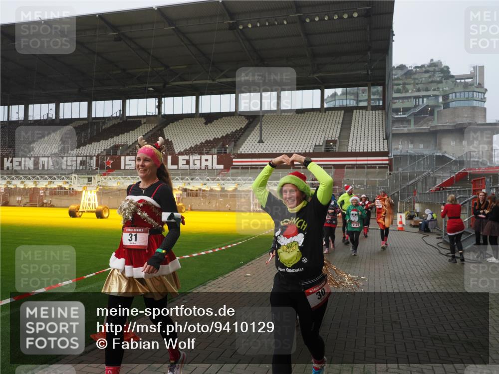 07.12.2025 - St. Pauli X-Mass-Run No. 15 Fabian Wolf http://msf.ph/oto/9410129 07.12.2025 11:10:36 Ziel 29, 30, 31, 49, 53, 122, 134, 745, 1064, 1066, 1298, 1380, 1398, 1626, 1692, 1694, 1697, 1739, 1740, 3124, 3136 meine-sportfotos.de
