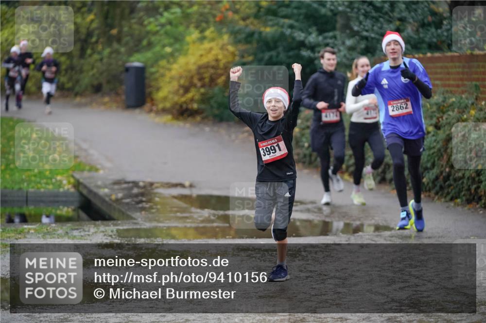 07.12.2025 - St. Pauli X-Mass-Run No. 15 Michael Burmester http://msf.ph/oto/9410156 07.12.2025 11:39:06 Laufen 15, 3991, 4174, 2862 meine-sportfotos.de