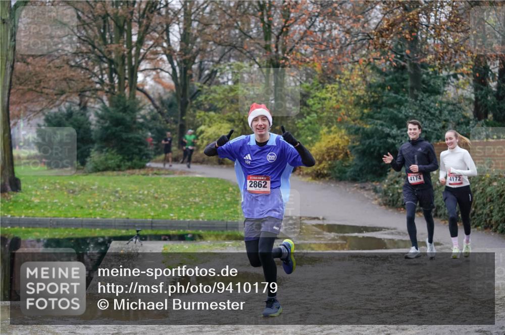 07.12.2025 - St. Pauli X-Mass-Run No. 15 Michael Burmester http://msf.ph/oto/9410179 07.12.2025 11:39:08 Laufen 2862, 4174, 4172 meine-sportfotos.de