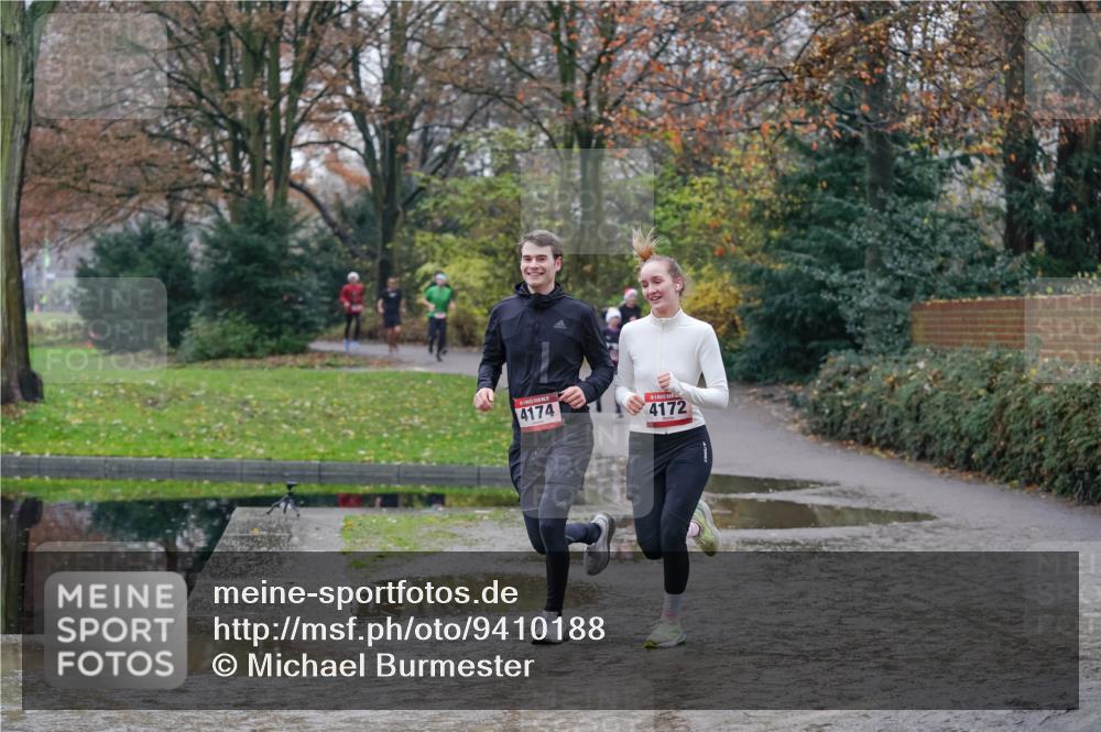 07.12.2025 - St. Pauli X-Mass-Run No. 15 Michael Burmester http://msf.ph/oto/9410188 07.12.2025 11:39:09 Laufen 4174, 4172 meine-sportfotos.de