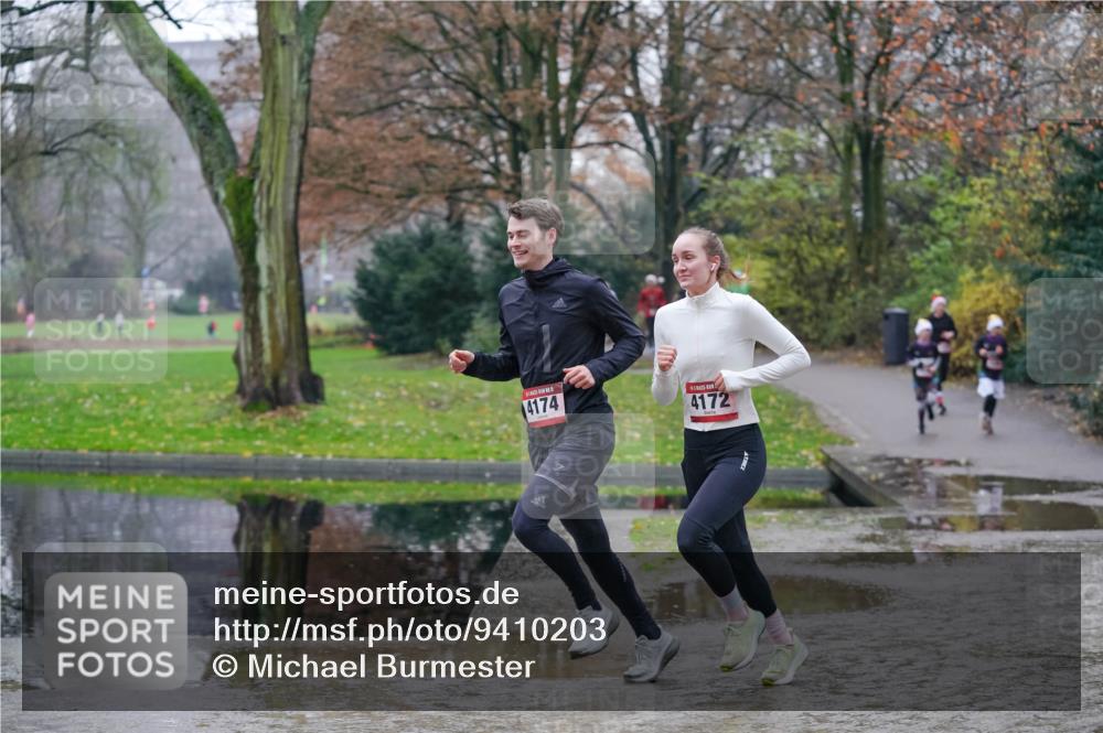 07.12.2025 - St. Pauli X-Mass-Run No. 15 Michael Burmester http://msf.ph/oto/9410203 07.12.2025 11:39:09 Laufen 4174, 4172 meine-sportfotos.de