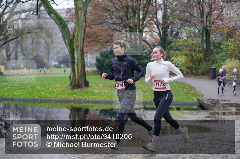 07.12.2025 - St. Pauli X-Mass-Run No. 15 Michael Burmester http://msf.ph/oto/9410206 07.12.2025 11:39:09 Laufen 4174, 4172 meine-sportfotos.de