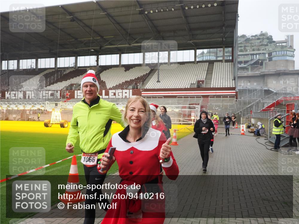 07.12.2025 - St. Pauli X-Mass-Run No. 15 Fabian Wolf http://msf.ph/oto/9410216 07.12.2025 11:10:42 Ziel 29, 30, 31, 49, 122, 134, 745, 1064, 1066, 1380, 1584, 1626, 1692, 3124, 3136, 4574 meine-sportfotos.de