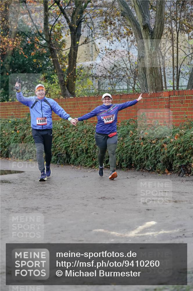 07.12.2025 - St. Pauli X-Mass-Run No. 15 Michael Burmester http://msf.ph/oto/9410260 07.12.2025 09:47:36 Laufen 1688, 1687 meine-sportfotos.de