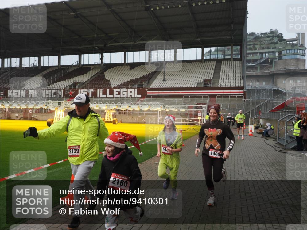 07.12.2025 - St. Pauli X-Mass-Run No. 15 Fabian Wolf http://msf.ph/oto/9410301 07.12.2025 11:10:50 Ziel 29, 745, 1064, 1066, 1380, 1400, 1402, 1584, 1626, 2616, 4574 meine-sportfotos.de