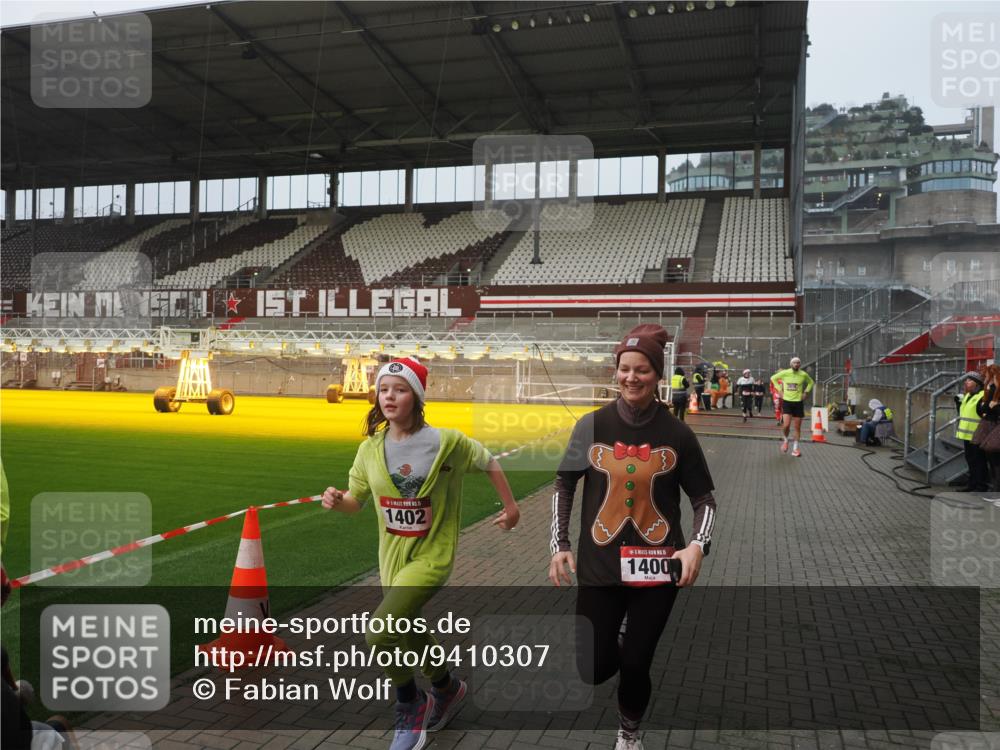 07.12.2025 - St. Pauli X-Mass-Run No. 15 Fabian Wolf http://msf.ph/oto/9410307 07.12.2025 11:10:50 Ziel 29, 745, 1064, 1066, 1380, 1400, 1402, 1584, 1626, 2616, 4574 meine-sportfotos.de