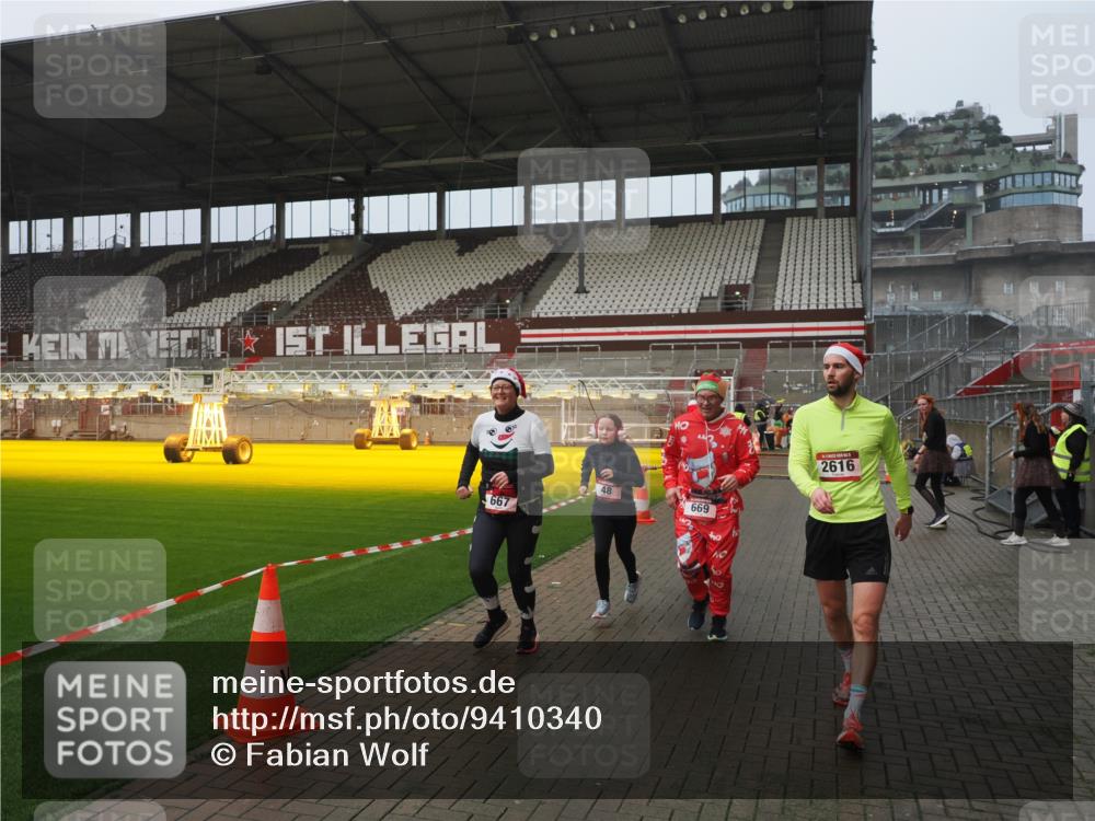 07.12.2025 - St. Pauli X-Mass-Run No. 15 Fabian Wolf http://msf.ph/oto/9410340 07.12.2025 11:10:59 Ziel 48, 660, 667, 669, 1400, 1402, 1584, 2616, 4574 meine-sportfotos.de