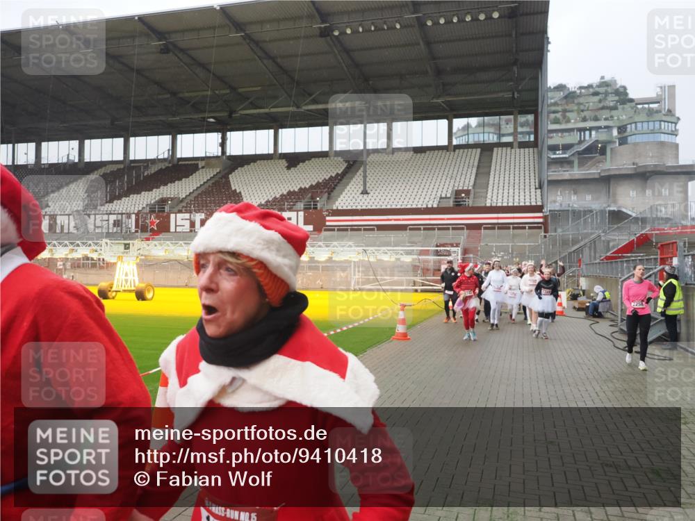 07.12.2025 - St. Pauli X-Mass-Run No. 15 Fabian Wolf http://msf.ph/oto/9410418 07.12.2025 11:11:13 Ziel 48, 411, 660, 697, 698, 777, 787, 788, 812, 815, 817, 832, 841, 909, 1145, 1146, 1147, 1518, 1519, 1557, 1565, 1568, 1619, 1707, 2258, 2742, 4801, 4813 meine-sportfotos.de