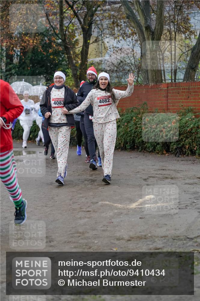 07.12.2025 - St. Pauli X-Mass-Run No. 15 Michael Burmester http://msf.ph/oto/9410434 07.12.2025 09:47:59 Laufen 4083, 4082 meine-sportfotos.de