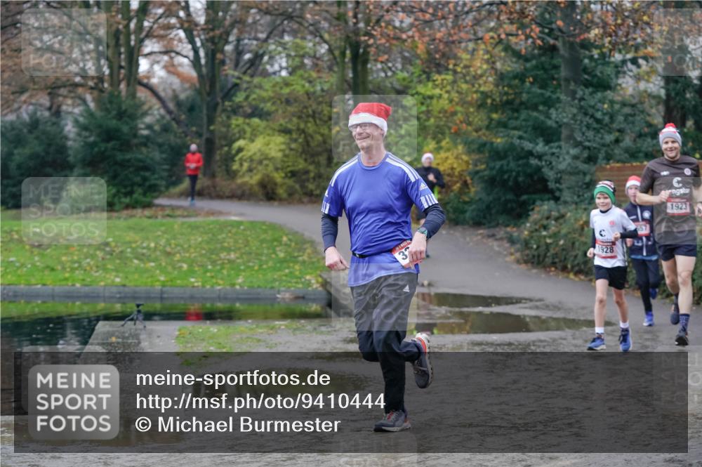 07.12.2025 - St. Pauli X-Mass-Run No. 15 Michael Burmester http://msf.ph/oto/9410444 07.12.2025 11:40:05 Laufen 3, 1928, 1923 meine-sportfotos.de