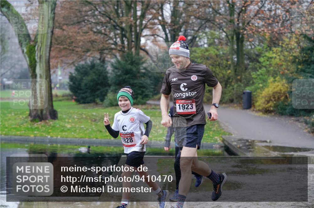 07.12.2025 - St. Pauli X-Mass-Run No. 15 Michael Burmester http://msf.ph/oto/9410470 07.12.2025 11:40:07 Laufen 15, 1928, 15, 1923 meine-sportfotos.de