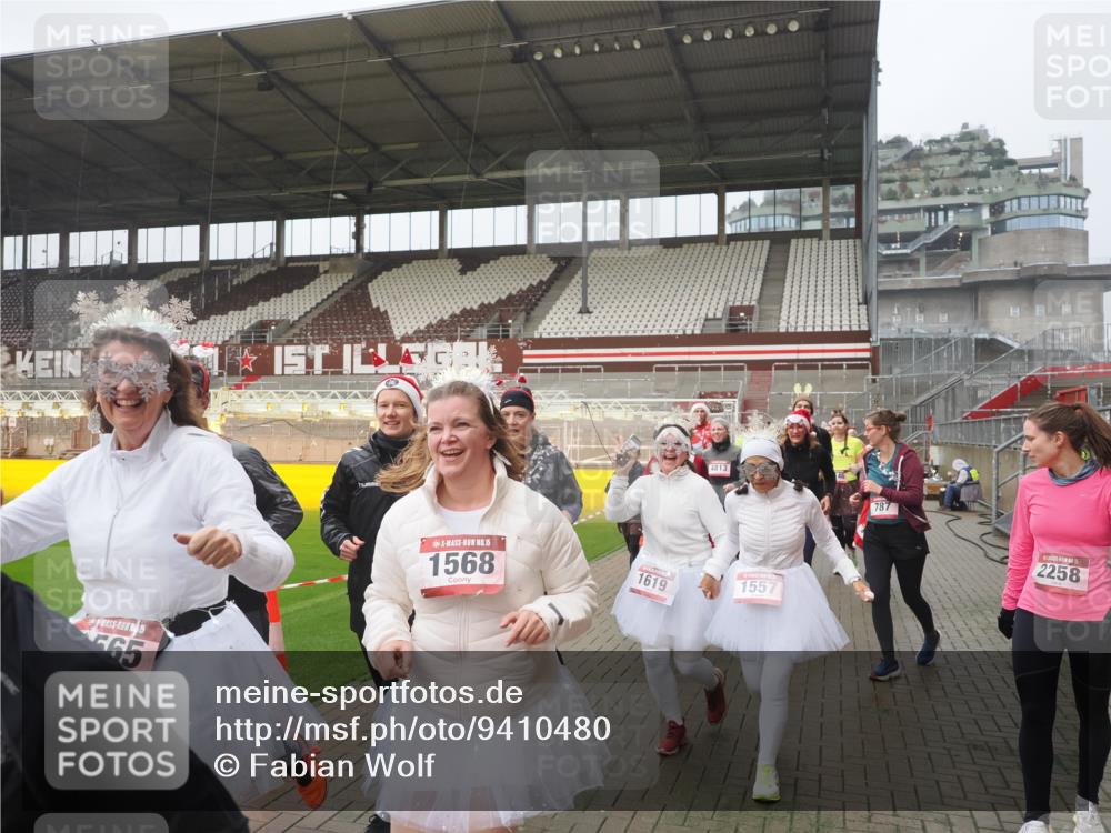 07.12.2025 - St. Pauli X-Mass-Run No. 15 Fabian Wolf http://msf.ph/oto/9410480 07.12.2025 11:11:19 Ziel 171, 182, 190, 411, 697, 698, 777, 787, 788, 812, 815, 817, 832, 841, 909, 1145, 1146, 1147, 1518, 1519, 1557, 1565, 1568, 1619, 1707, 1770, 2258, 2742, 4801, 4805, 4806, 4810, 4813, 5005, 5006 meine-sportfotos.de