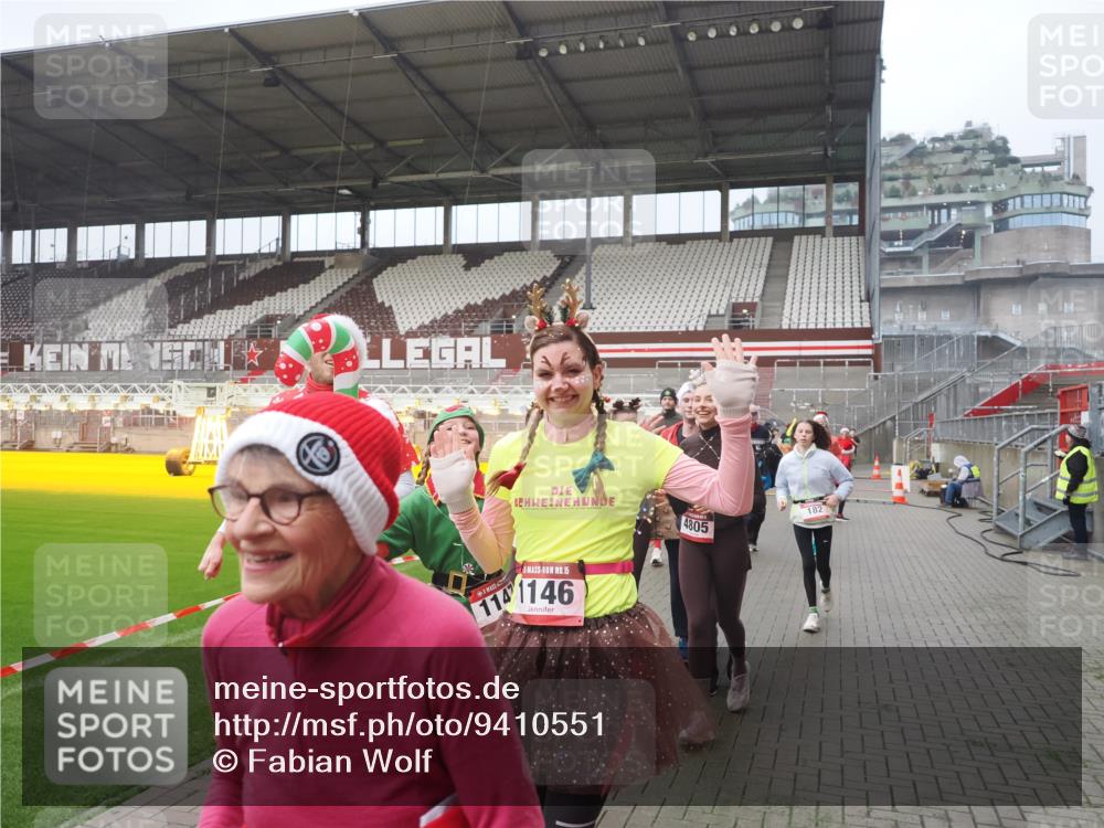 07.12.2025 - St. Pauli X-Mass-Run No. 15 Fabian Wolf http://msf.ph/oto/9410551 07.12.2025 11:11:24 Ziel 171, 182, 190, 411, 777, 787, 788, 812, 815, 817, 832, 841, 909, 1145, 1146, 1147, 1309, 1557, 1565, 1568, 1619, 1707, 1770, 2742, 4801, 4805, 4806, 4810, 4813, 5005, 5006 meine-sportfotos.de