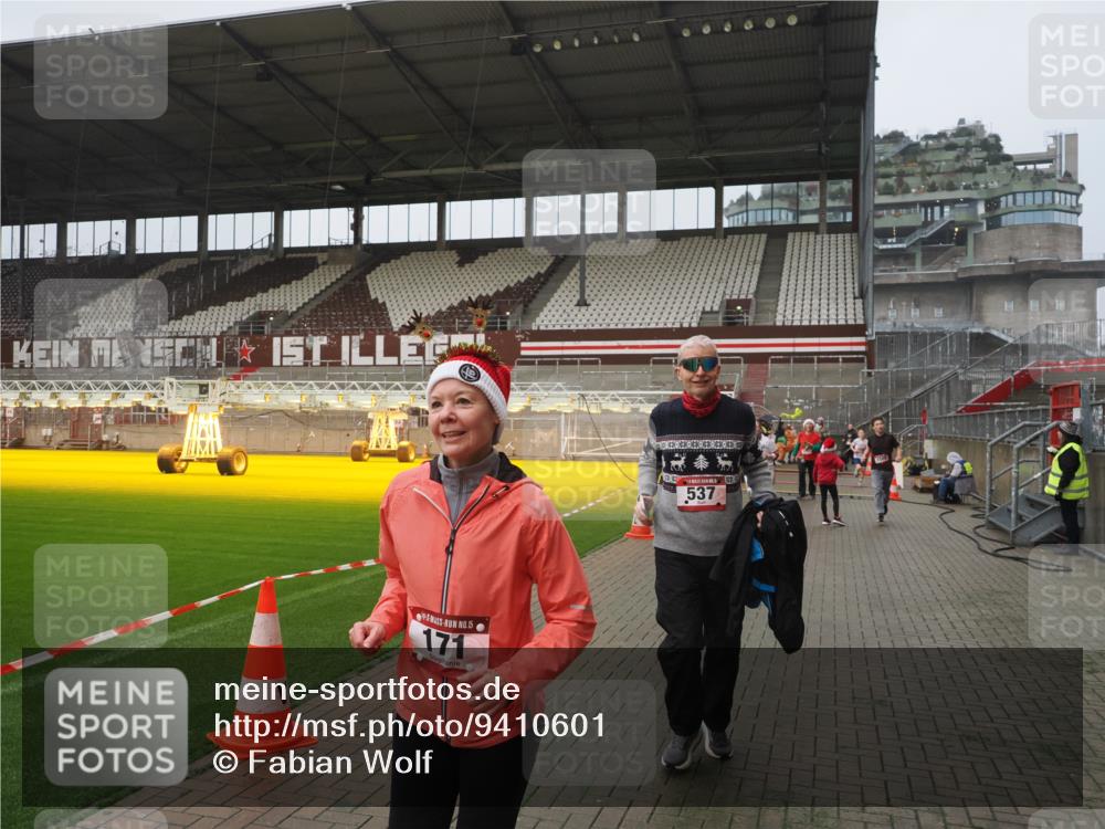 07.12.2025 - St. Pauli X-Mass-Run No. 15 Fabian Wolf http://msf.ph/oto/9410601 07.12.2025 11:11:28 Ziel 171, 182, 190, 411, 777, 787, 788, 812, 815, 817, 832, 841, 909, 1145, 1146, 1147, 1309, 1321, 1557, 1565, 1568, 1589, 1619, 1767, 1770, 4801, 4805, 4806, 4810, 4813, 5005, 5006 meine-sportfotos.de