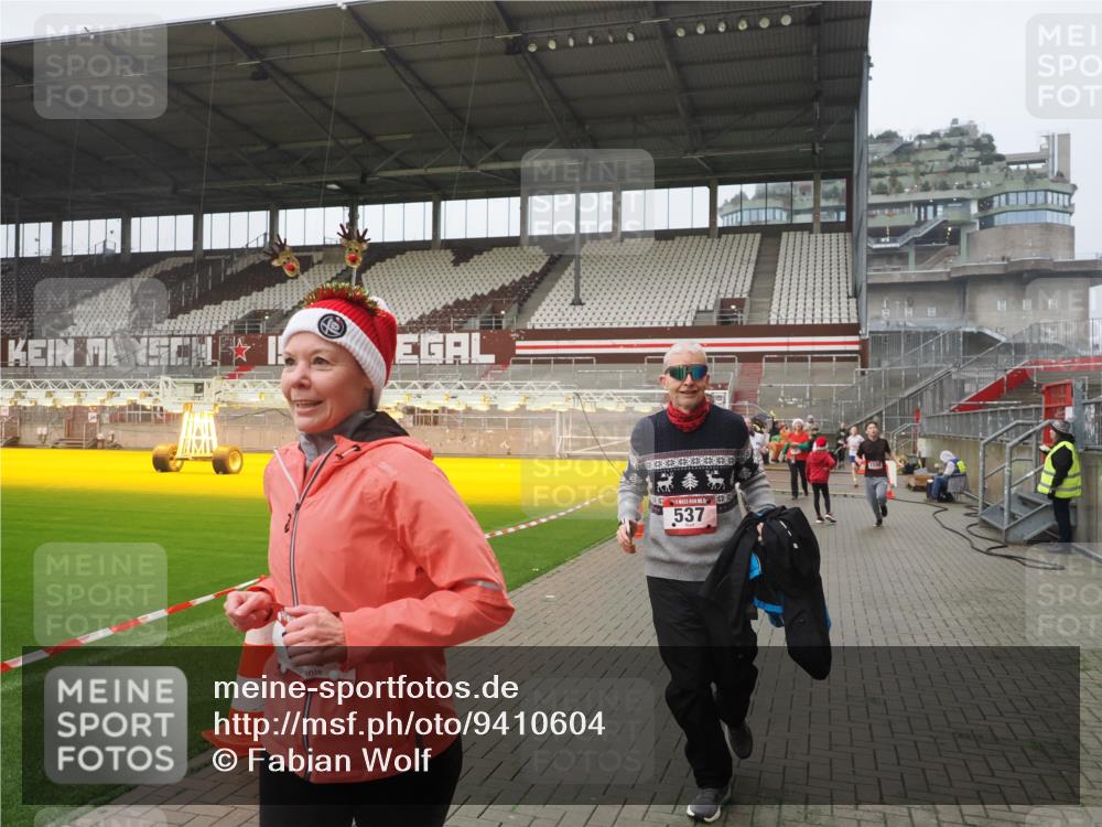 07.12.2025 - St. Pauli X-Mass-Run No. 15 Fabian Wolf http://msf.ph/oto/9410604 07.12.2025 11:11:28 Ziel 171, 182, 190, 411, 777, 787, 788, 812, 815, 817, 832, 841, 909, 1145, 1146, 1147, 1309, 1321, 1557, 1565, 1568, 1589, 1619, 1767, 1770, 4801, 4805, 4806, 4810, 4813, 5005, 5006 meine-sportfotos.de