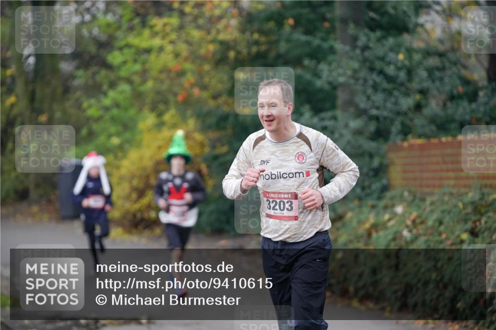07.12.2025 - St. Pauli X-Mass-Run No. 15 Michael Burmester http://msf.ph/oto/9410615 07.12.2025 11:40:38 Laufen 15, 3203 meine-sportfotos.de
