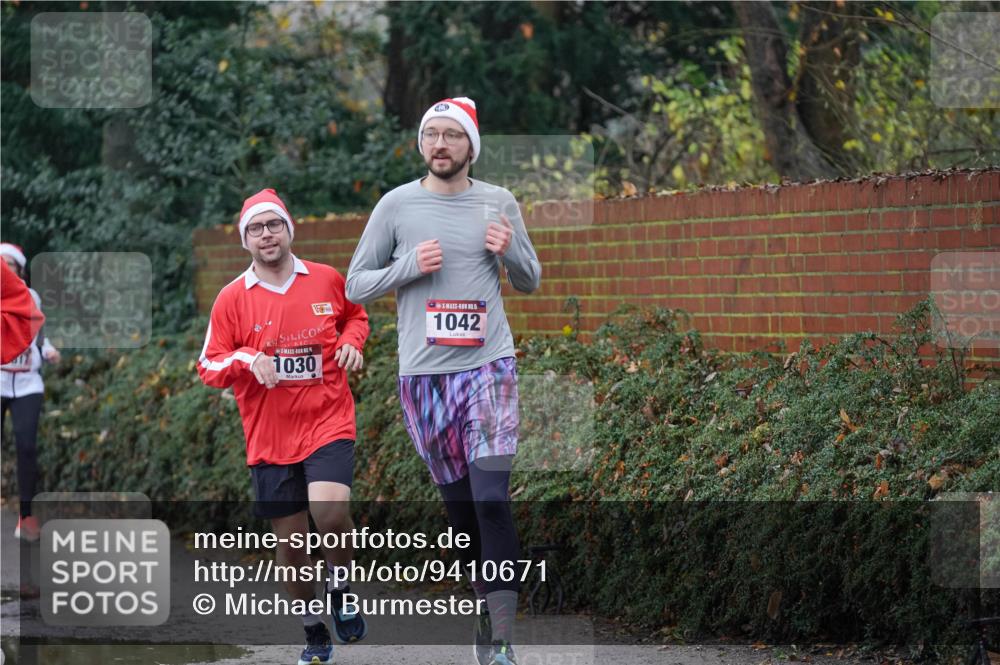 07.12.2025 - St. Pauli X-Mass-Run No. 15 Michael Burmester http://msf.ph/oto/9410671 07.12.2025 11:40:47 Laufen 1030, 1042 meine-sportfotos.de