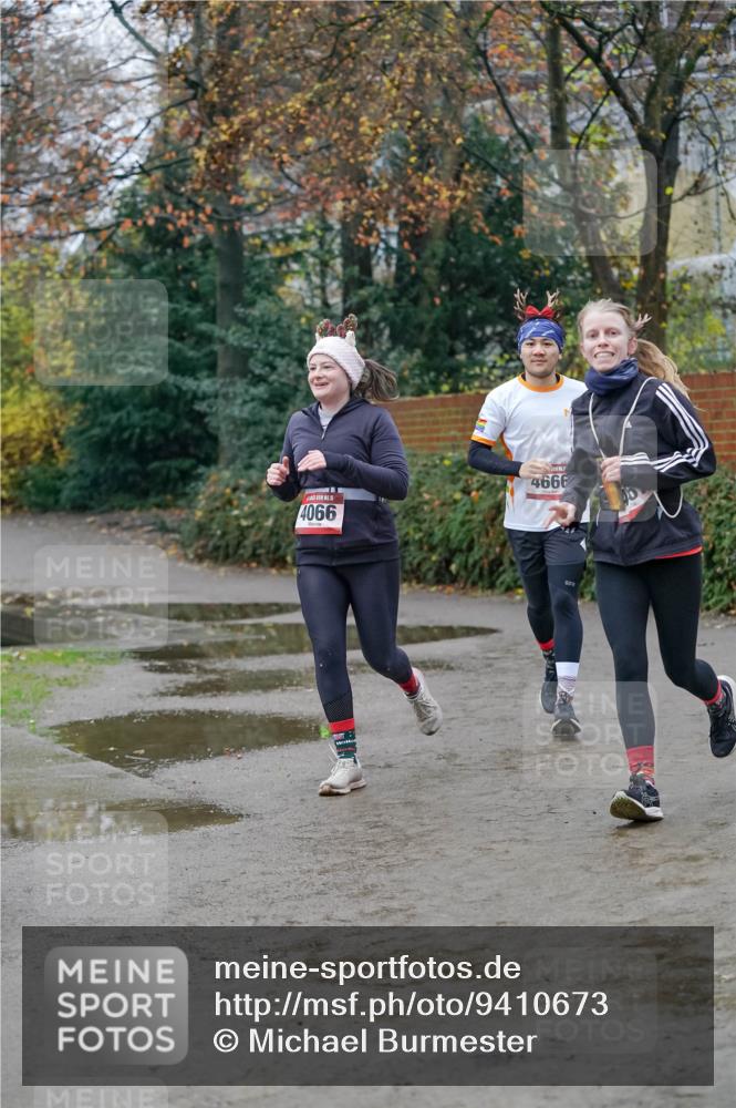 07.12.2025 - St. Pauli X-Mass-Run No. 15 Michael Burmester http://msf.ph/oto/9410673 07.12.2025 09:48:25 Laufen 15, 4066, 4666 meine-sportfotos.de