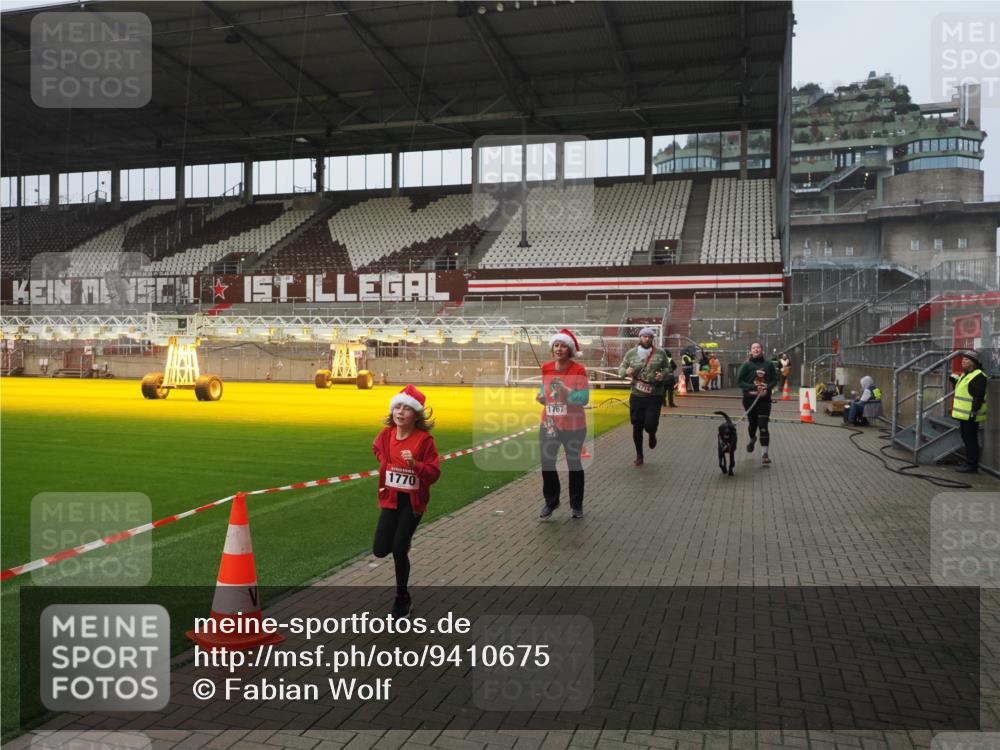 07.12.2025 - St. Pauli X-Mass-Run No. 15 Fabian Wolf http://msf.ph/oto/9410675 07.12.2025 11:11:34 Ziel 171, 182, 190, 1309, 1321, 1589, 1711, 1714, 1767, 1770, 4805, 4806, 4810, 5005, 5006 meine-sportfotos.de