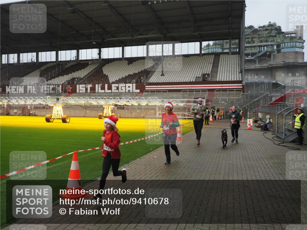 07.12.2025 - St. Pauli X-Mass-Run No. 15 Fabian Wolf http://msf.ph/oto/9410678 07.12.2025 11:11:35 Ziel 171, 182, 190, 1309, 1321, 1589, 1711, 1714, 1767, 1770, 4805, 4806, 4810, 5005, 5006 meine-sportfotos.de