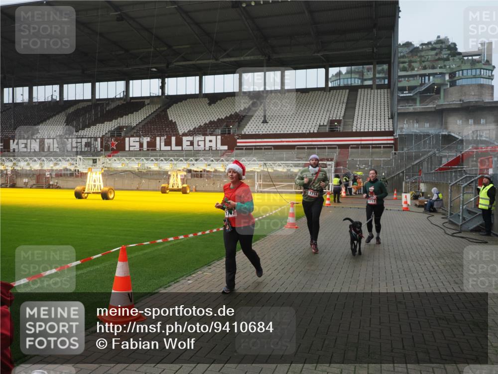 07.12.2025 - St. Pauli X-Mass-Run No. 15 Fabian Wolf http://msf.ph/oto/9410684 07.12.2025 11:11:35 Ziel 171, 182, 190, 1309, 1321, 1589, 1711, 1714, 1767, 1770, 4805, 4806, 4810, 5005, 5006 meine-sportfotos.de