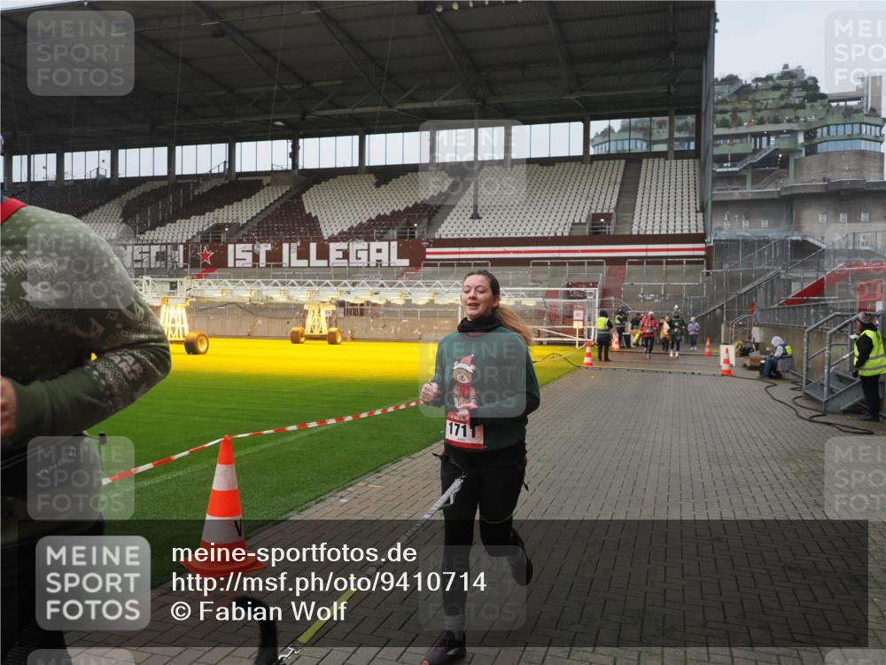 07.12.2025 - St. Pauli X-Mass-Run No. 15 Fabian Wolf http://msf.ph/oto/9410714 07.12.2025 11:11:38 Ziel 171, 689, 690, 1309, 1321, 1589, 1711, 1714, 1767, 1770 meine-sportfotos.de