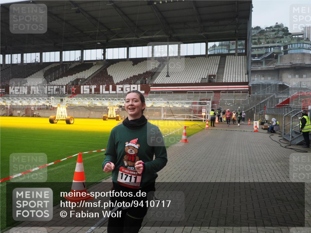 07.12.2025 - St. Pauli X-Mass-Run No. 15 Fabian Wolf http://msf.ph/oto/9410717 07.12.2025 11:11:38 Ziel 171, 689, 690, 1309, 1321, 1589, 1711, 1714, 1767, 1770 meine-sportfotos.de