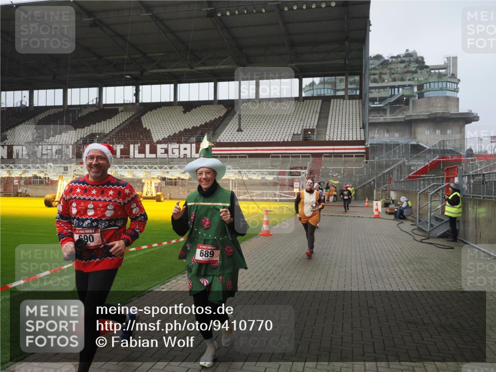 07.12.2025 - St. Pauli X-Mass-Run No. 15 Fabian Wolf http://msf.ph/oto/9410770 07.12.2025 11:11:48 Ziel 679, 689, 690, 694, 1186, 1321, 1711, 1714 meine-sportfotos.de