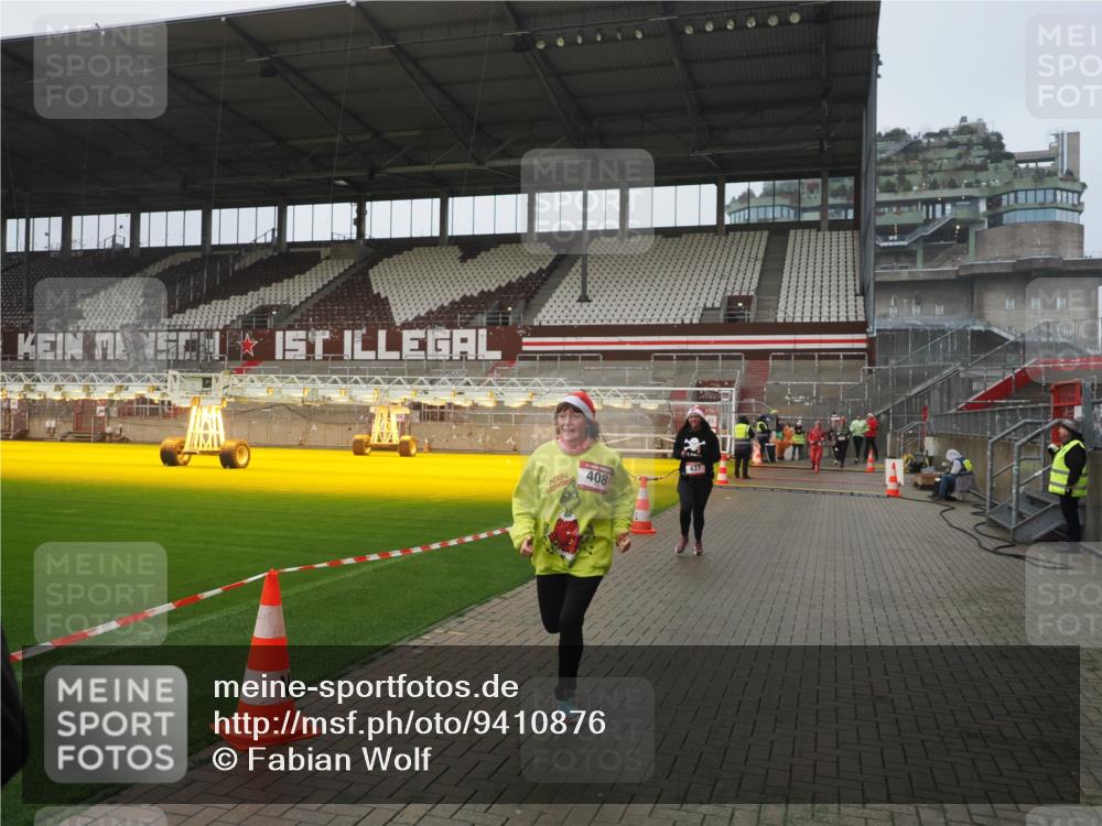 07.12.2025 - St. Pauli X-Mass-Run No. 15 Fabian Wolf http://msf.ph/oto/9410876 07.12.2025 11:11:55 Ziel 408, 437, 679, 689, 690, 694, 1186 meine-sportfotos.de