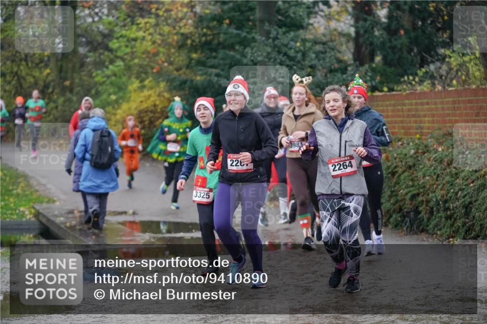 07.12.2025 - St. Pauli X-Mass-Run No. 15 Michael Burmester http://msf.ph/oto/9410890 07.12.2025 11:41:10 Laufen 3325, 226, 398, 25, 2264 meine-sportfotos.de