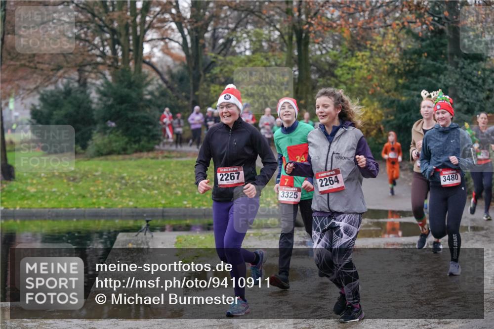 07.12.2025 - St. Pauli X-Mass-Run No. 15 Michael Burmester http://msf.ph/oto/9410911 07.12.2025 11:41:12 Laufen 2267, 24, 3325, 2264, 3480 meine-sportfotos.de