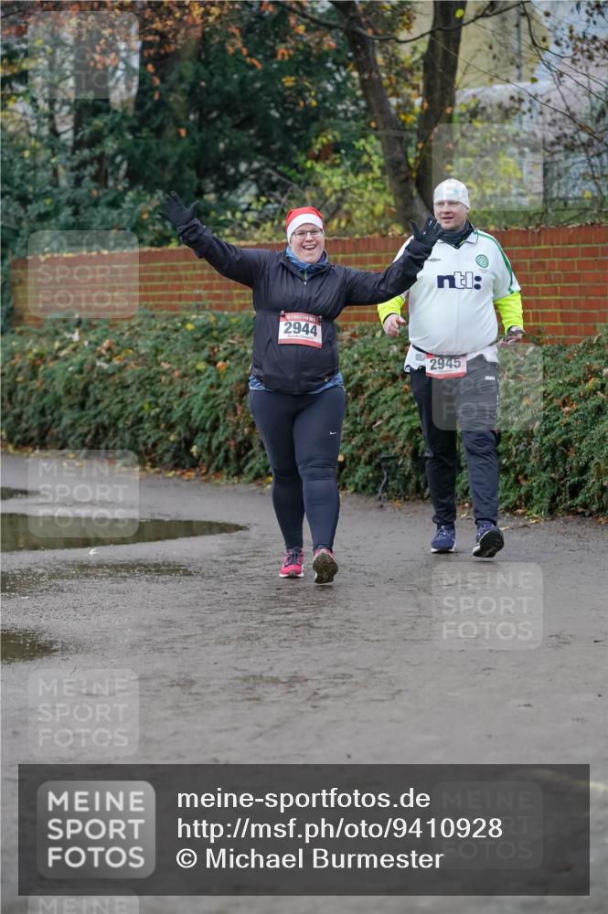07.12.2025 - St. Pauli X-Mass-Run No. 15 Michael Burmester http://msf.ph/oto/9410928 07.12.2025 09:50:17 Laufen 2944, 2945 meine-sportfotos.de