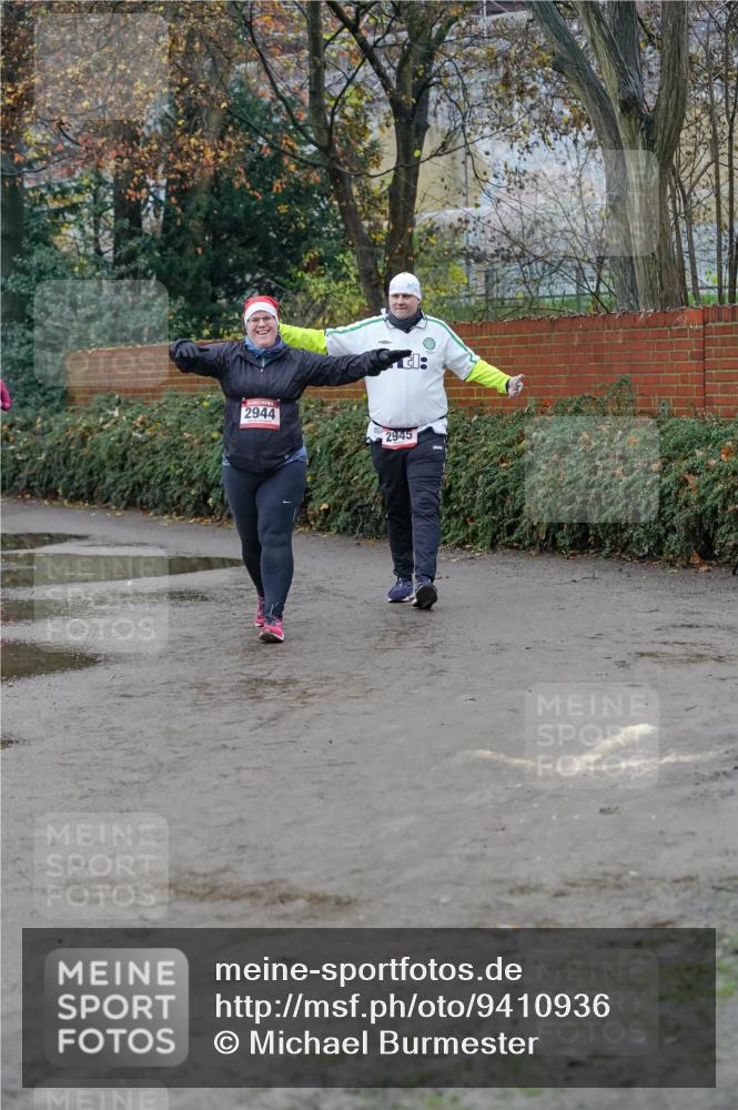 07.12.2025 - St. Pauli X-Mass-Run No. 15 Michael Burmester http://msf.ph/oto/9410936 07.12.2025 09:50:18 Laufen 2944, 2945 meine-sportfotos.de