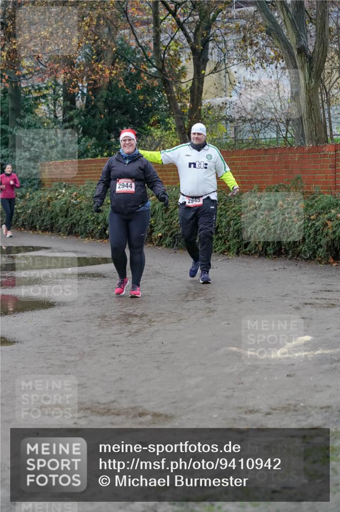 07.12.2025 - St. Pauli X-Mass-Run No. 15 Michael Burmester http://msf.ph/oto/9410942 07.12.2025 09:50:19 Laufen 2944, 2945 meine-sportfotos.de