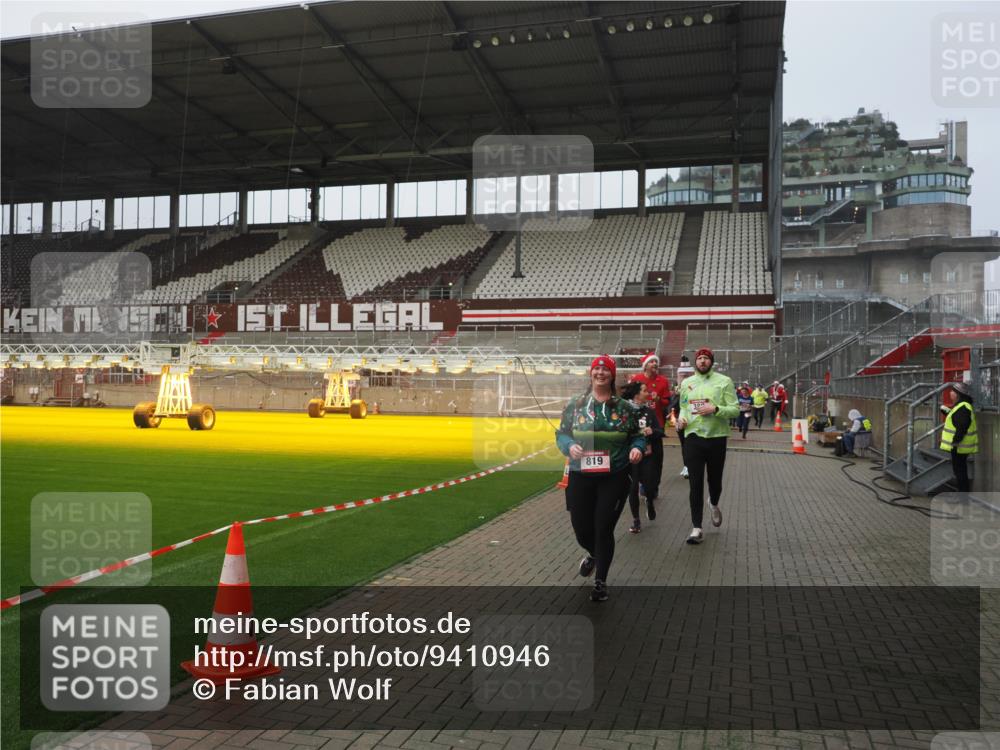 07.12.2025 - St. Pauli X-Mass-Run No. 15 Fabian Wolf http://msf.ph/oto/9410946 07.12.2025 11:12:08 Ziel 76, 79, 388, 408, 416, 437, 695, 819, 1246, 1278 meine-sportfotos.de