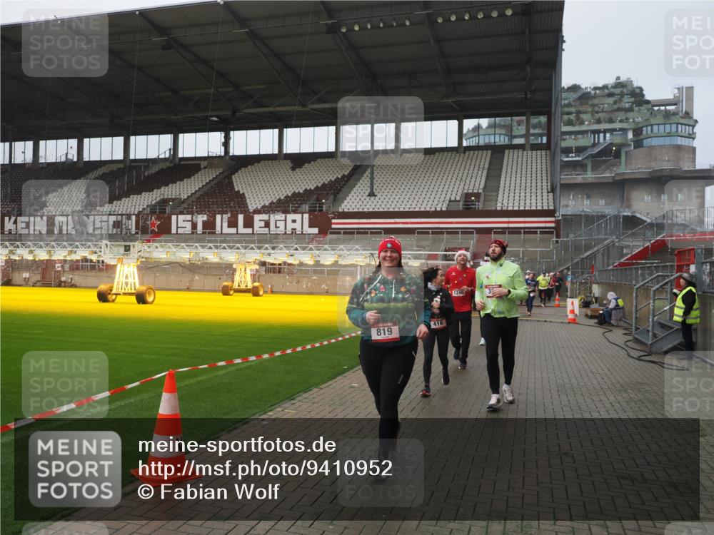 07.12.2025 - St. Pauli X-Mass-Run No. 15 Fabian Wolf http://msf.ph/oto/9410952 07.12.2025 11:12:09 Ziel 76, 79, 388, 408, 416, 437, 695, 819, 1246, 1278 meine-sportfotos.de