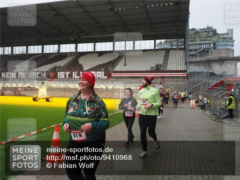 07.12.2025 - St. Pauli X-Mass-Run No. 15 Fabian Wolf http://msf.ph/oto/9410968 07.12.2025 11:12:10 Ziel 76, 79, 388, 408, 416, 437, 605, 695, 819, 1246, 1278 meine-sportfotos.de
