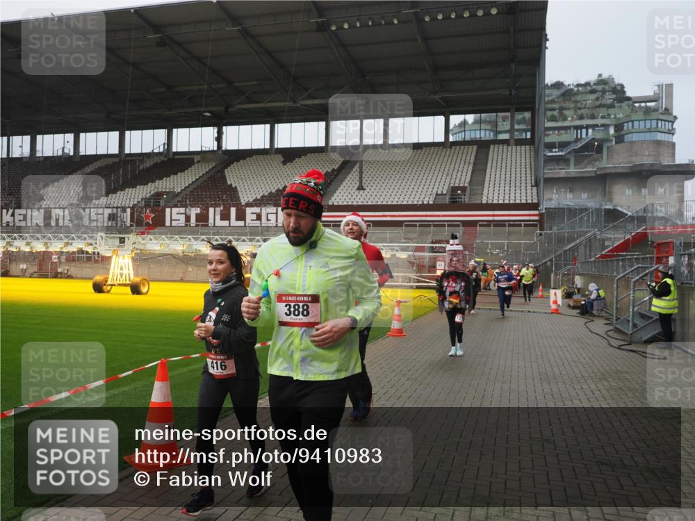 07.12.2025 - St. Pauli X-Mass-Run No. 15 Fabian Wolf http://msf.ph/oto/9410983 07.12.2025 11:12:11 Ziel 76, 79, 388, 416, 437, 597, 605, 695, 819, 1246, 1278 meine-sportfotos.de