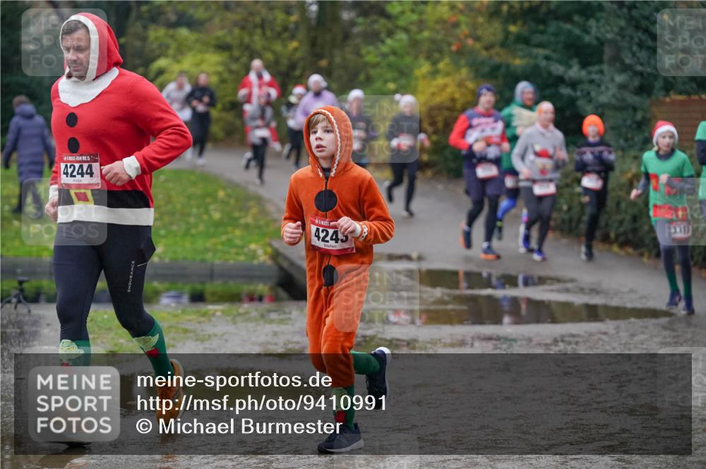 07.12.2025 - St. Pauli X-Mass-Run No. 15 Michael Burmester http://msf.ph/oto/9410991 07.12.2025 11:41:18 Laufen 15, 4244, 4245 meine-sportfotos.de