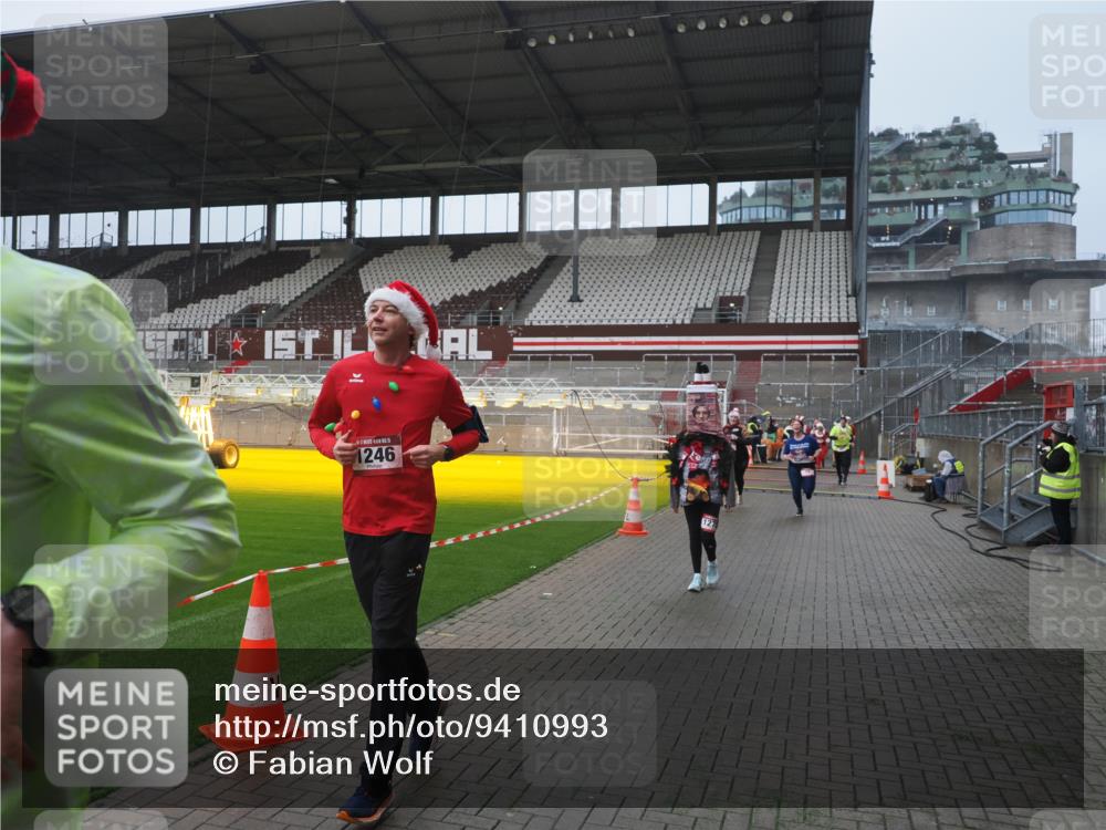 07.12.2025 - St. Pauli X-Mass-Run No. 15 Fabian Wolf http://msf.ph/oto/9410993 07.12.2025 11:12:11 Ziel 76, 79, 388, 416, 437, 597, 605, 695, 819, 1246, 1278 meine-sportfotos.de