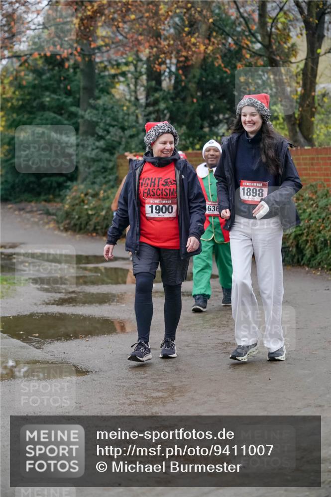 07.12.2025 - St. Pauli X-Mass-Run No. 15 Michael Burmester http://msf.ph/oto/9411007 07.12.2025 09:50:54 Laufen 15, 1900, 636, 15, 1898 meine-sportfotos.de