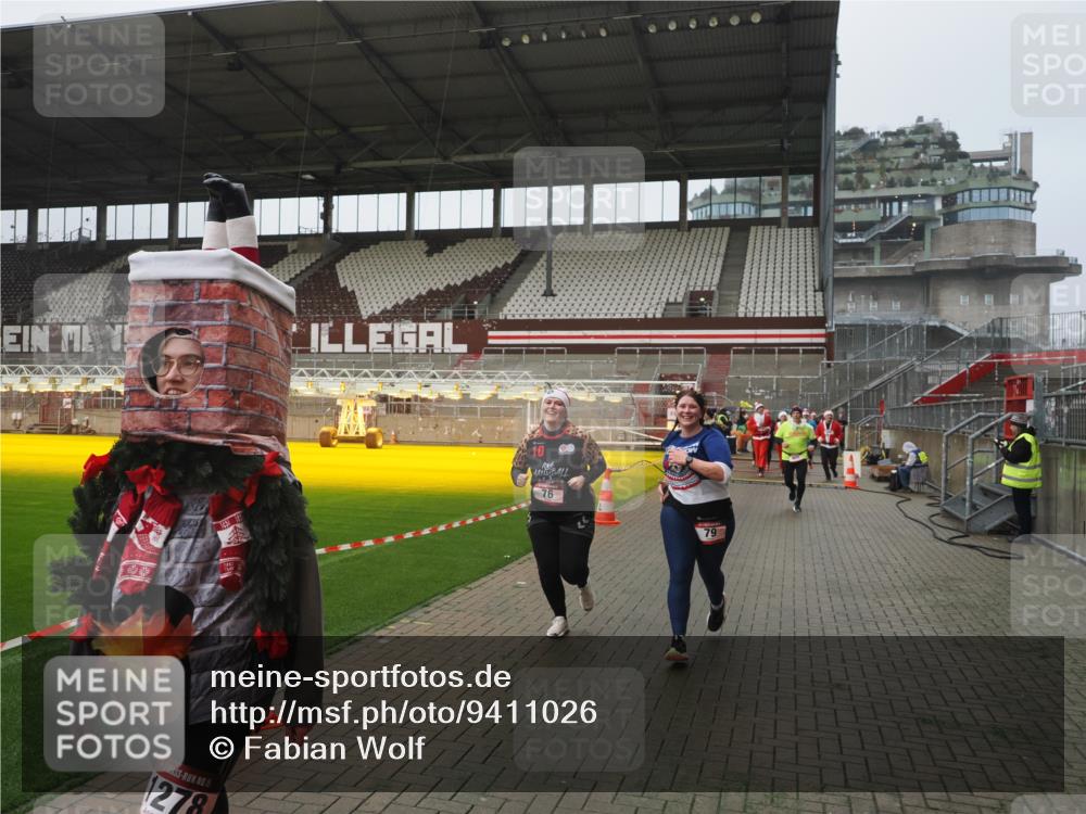 07.12.2025 - St. Pauli X-Mass-Run No. 15 Fabian Wolf http://msf.ph/oto/9411026 07.12.2025 11:12:15 Ziel 76, 79, 218, 388, 416, 597, 605, 671, 682, 695, 718, 819, 836, 839, 888, 1246, 1278 meine-sportfotos.de