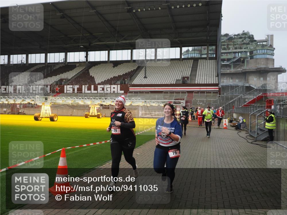 07.12.2025 - St. Pauli X-Mass-Run No. 15 Fabian Wolf http://msf.ph/oto/9411035 07.12.2025 11:12:16 Ziel 76, 79, 218, 388, 416, 597, 605, 671, 682, 695, 718, 819, 836, 839, 888, 1246, 1278 meine-sportfotos.de